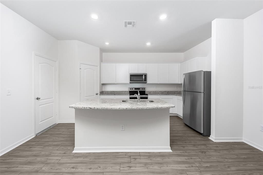 待售: $343,900 (4 贝兹, 2 浴室, 1811 平方英尺)