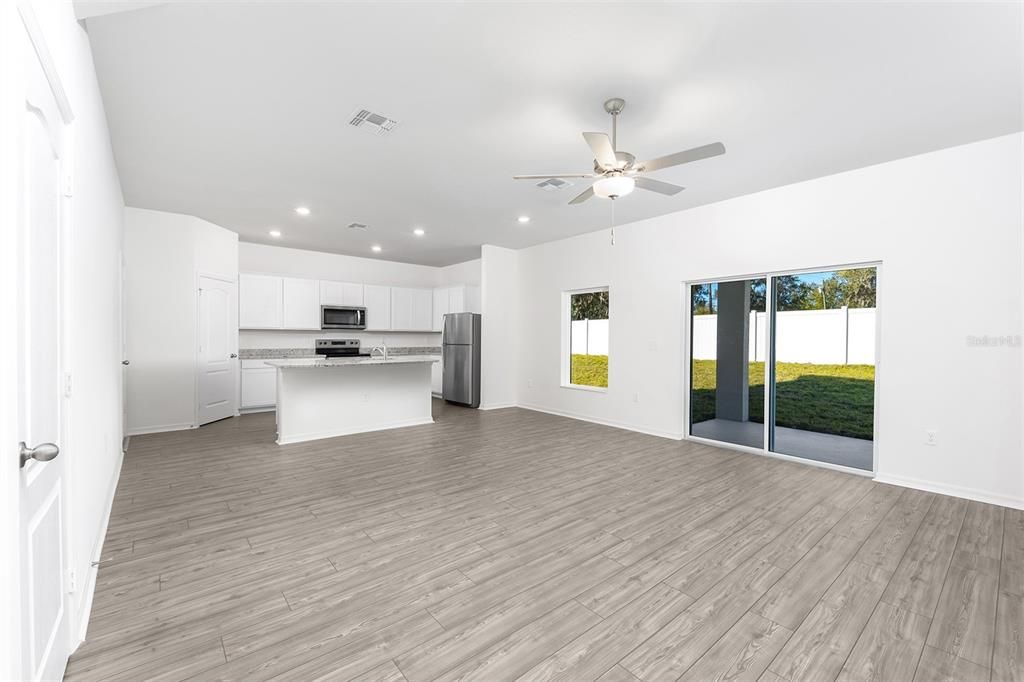 待售: $343,900 (4 贝兹, 2 浴室, 1811 平方英尺)