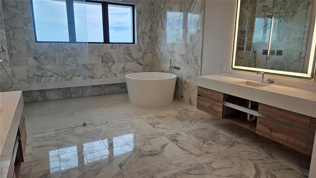 待售: $6,800,000 (5 贝兹, 5 浴室, 6054 平方英尺)