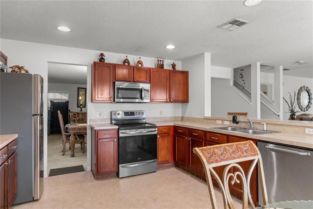 Activo con contrato: $505,000 (6 camas, 4 baños, 3514 Pies cuadrados)