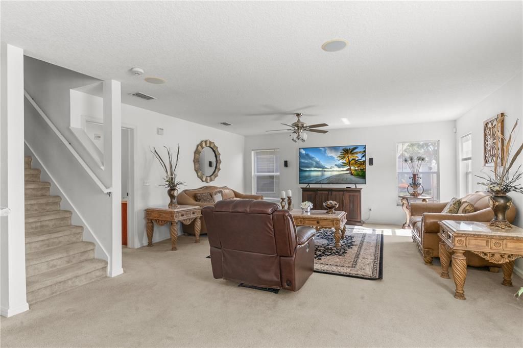 Activo con contrato: $505,000 (6 camas, 4 baños, 3514 Pies cuadrados)