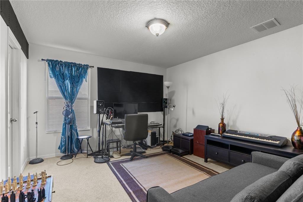 Activo con contrato: $505,000 (6 camas, 4 baños, 3514 Pies cuadrados)