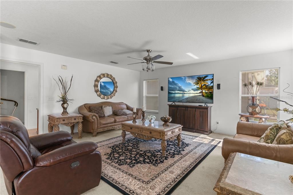 Activo con contrato: $505,000 (6 camas, 4 baños, 3514 Pies cuadrados)