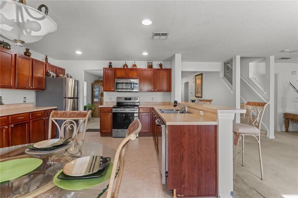 Activo con contrato: $505,000 (6 camas, 4 baños, 3514 Pies cuadrados)