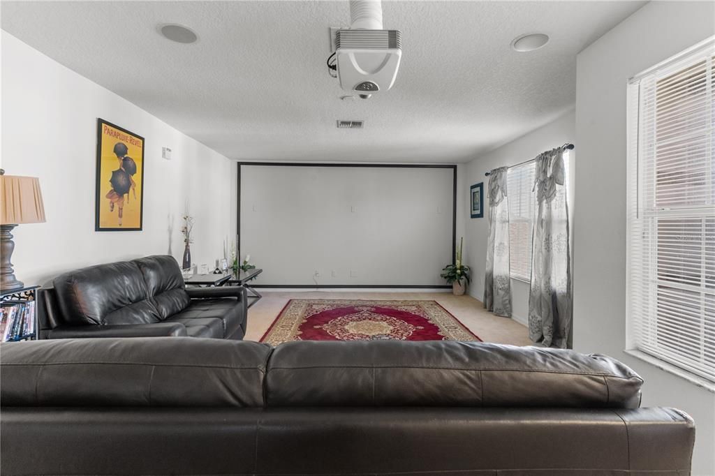 Activo con contrato: $505,000 (6 camas, 4 baños, 3514 Pies cuadrados)