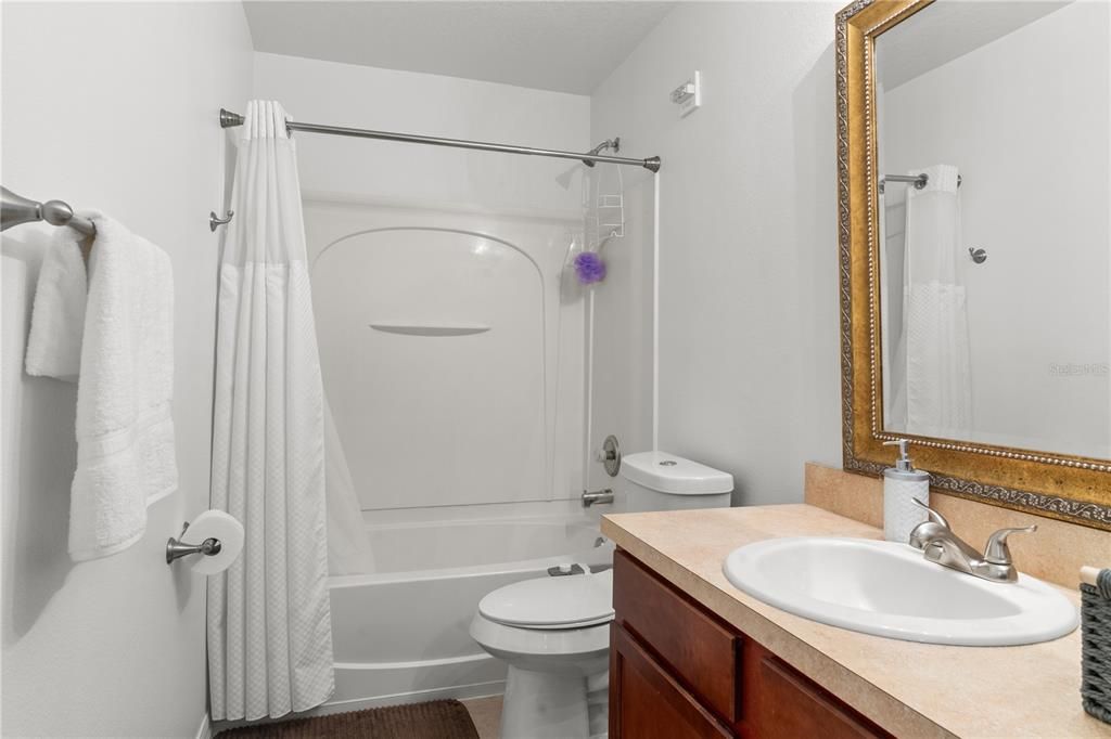 Activo con contrato: $505,000 (6 camas, 4 baños, 3514 Pies cuadrados)