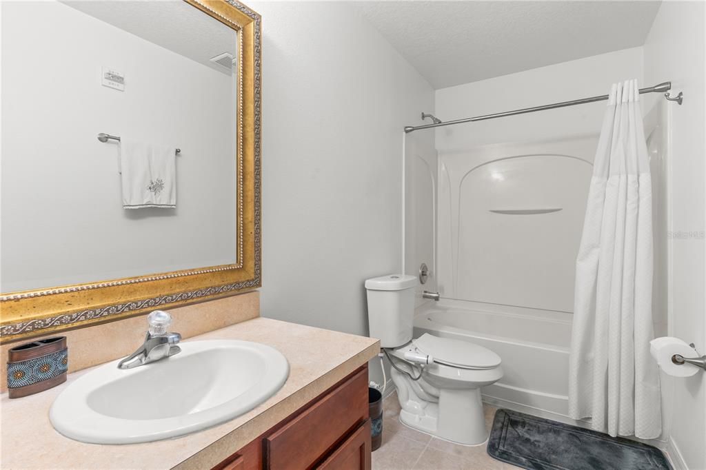 Activo con contrato: $505,000 (6 camas, 4 baños, 3514 Pies cuadrados)