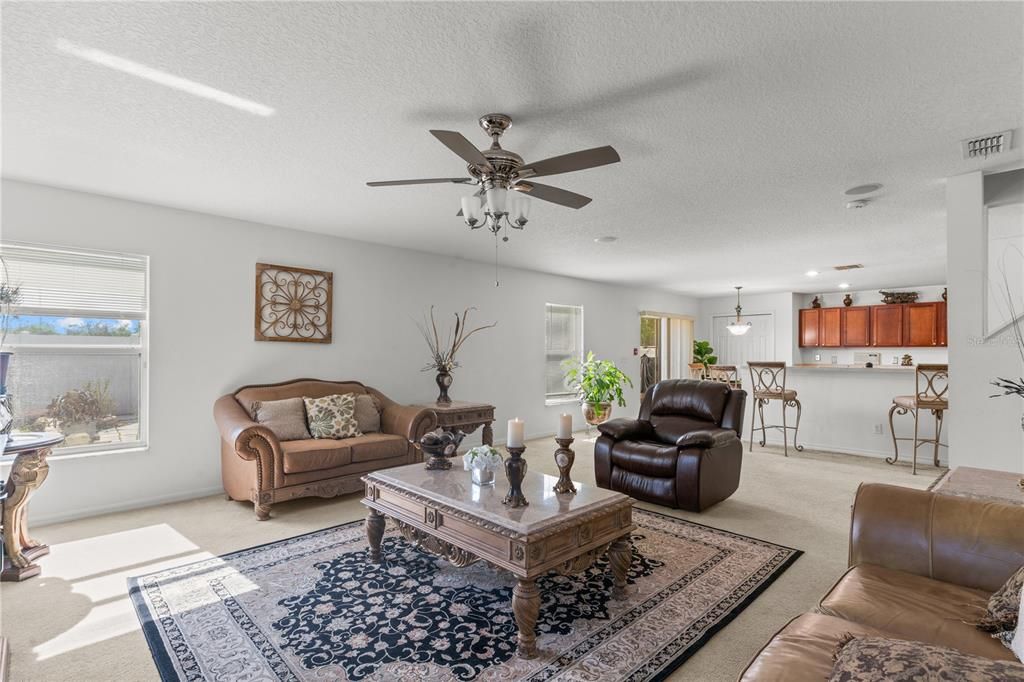 Activo con contrato: $505,000 (6 camas, 4 baños, 3514 Pies cuadrados)