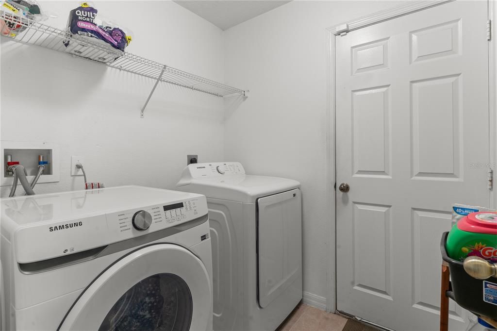 Activo con contrato: $505,000 (6 camas, 4 baños, 3514 Pies cuadrados)