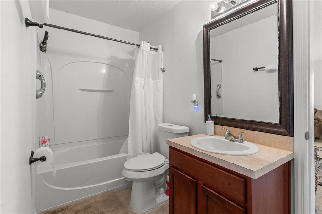 Activo con contrato: $505,000 (6 camas, 4 baños, 3514 Pies cuadrados)