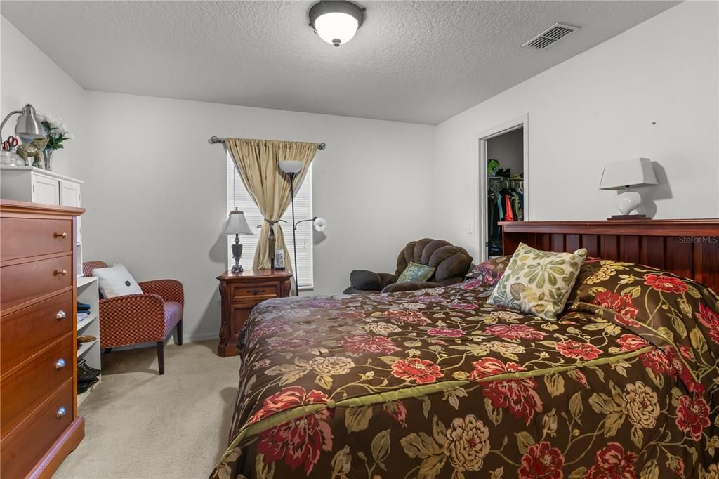 Activo con contrato: $505,000 (6 camas, 4 baños, 3514 Pies cuadrados)