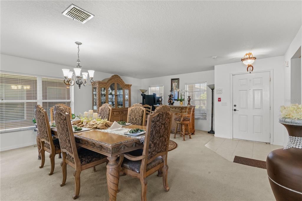 Activo con contrato: $505,000 (6 camas, 4 baños, 3514 Pies cuadrados)