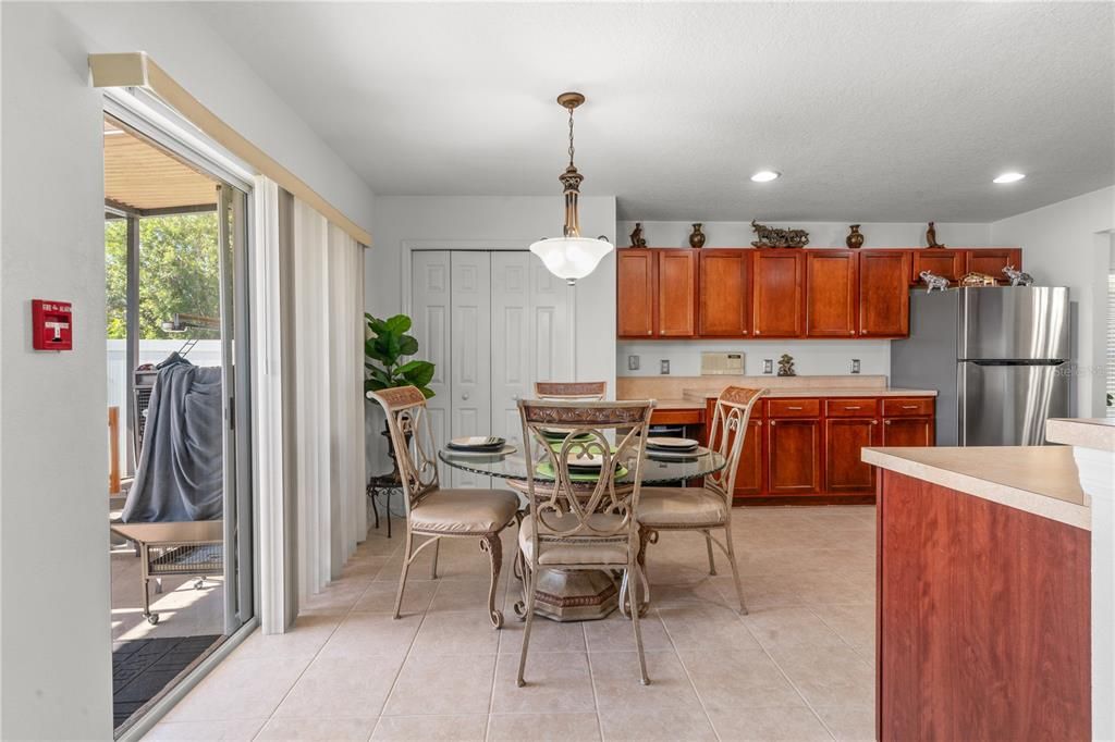 Activo con contrato: $505,000 (6 camas, 4 baños, 3514 Pies cuadrados)