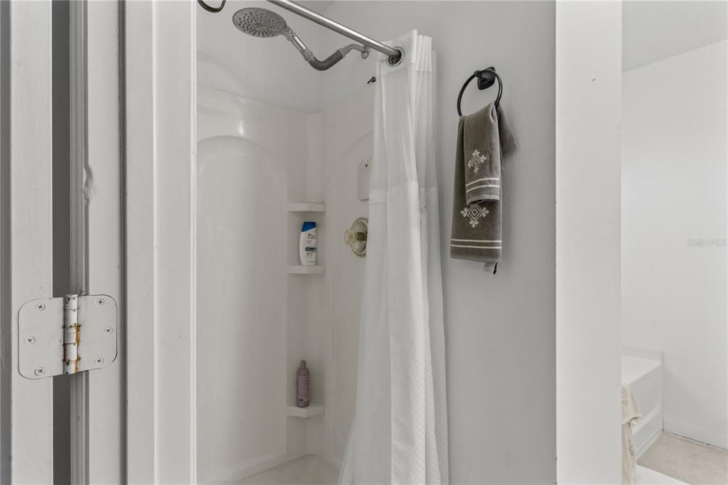 Activo con contrato: $505,000 (6 camas, 4 baños, 3514 Pies cuadrados)