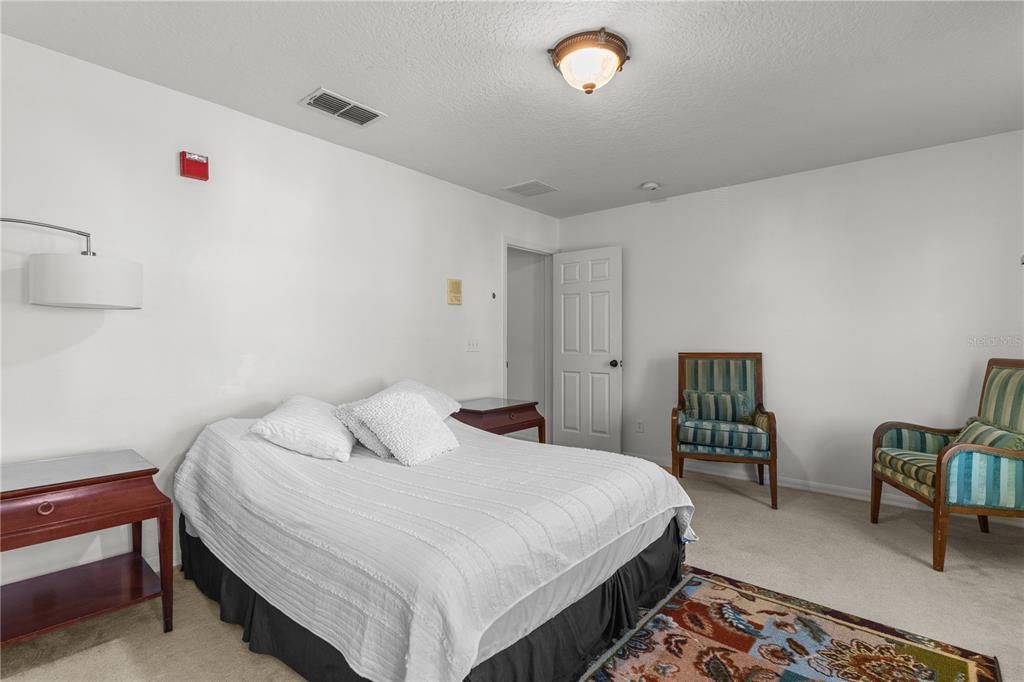 Activo con contrato: $505,000 (6 camas, 4 baños, 3514 Pies cuadrados)