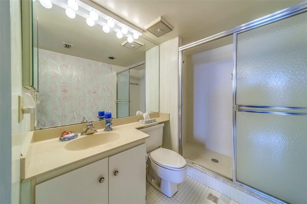 Под контрактом: $375,000 (2 спален, 2 ванн, 1240 Квадратных фут)