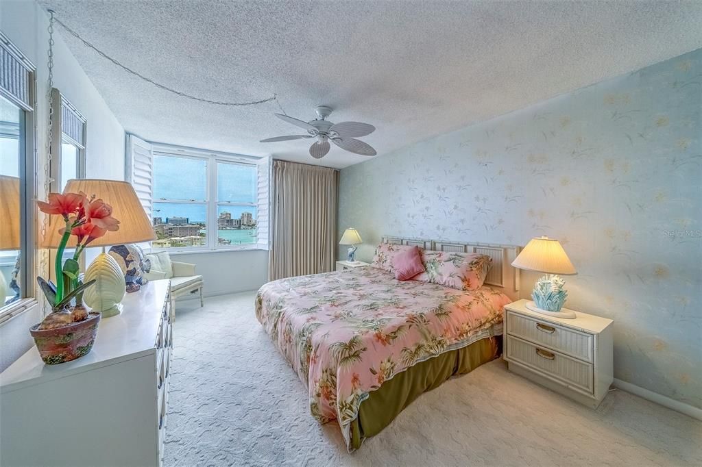 Под контрактом: $375,000 (2 спален, 2 ванн, 1240 Квадратных фут)