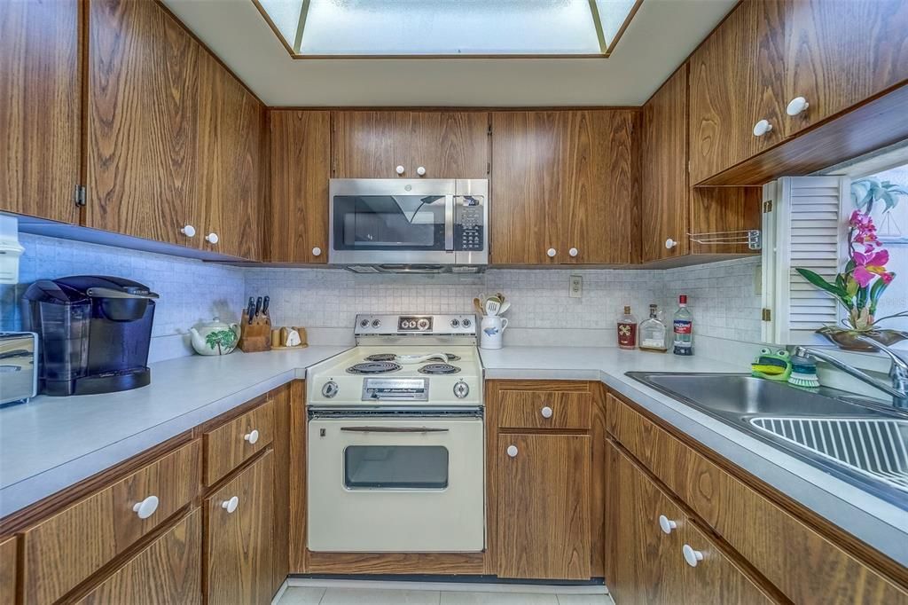 Под контрактом: $375,000 (2 спален, 2 ванн, 1240 Квадратных фут)