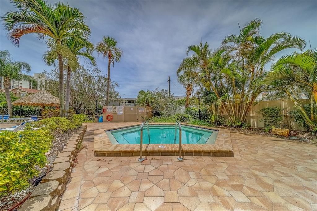 Под контрактом: $375,000 (2 спален, 2 ванн, 1240 Квадратных фут)