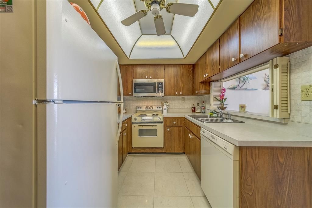 Под контрактом: $375,000 (2 спален, 2 ванн, 1240 Квадратных фут)