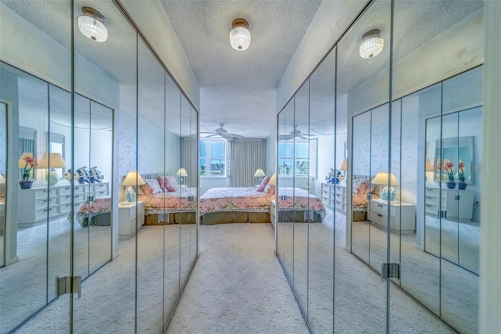 Под контрактом: $375,000 (2 спален, 2 ванн, 1240 Квадратных фут)