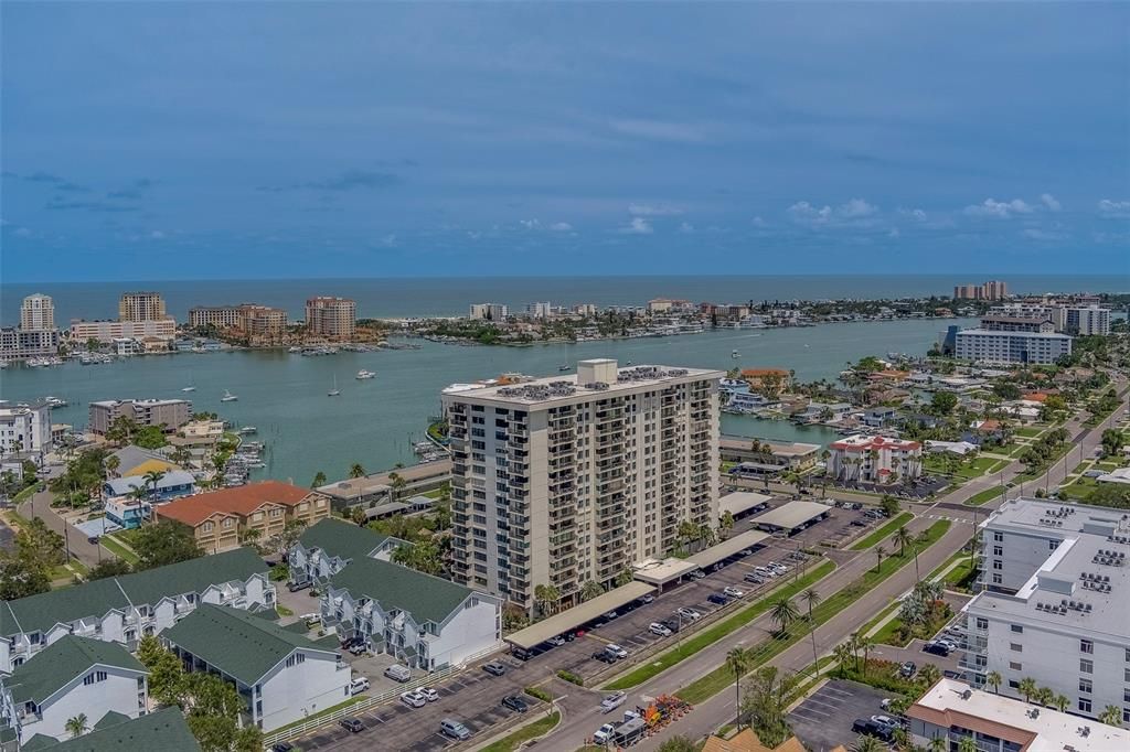 Под контрактом: $375,000 (2 спален, 2 ванн, 1240 Квадратных фут)