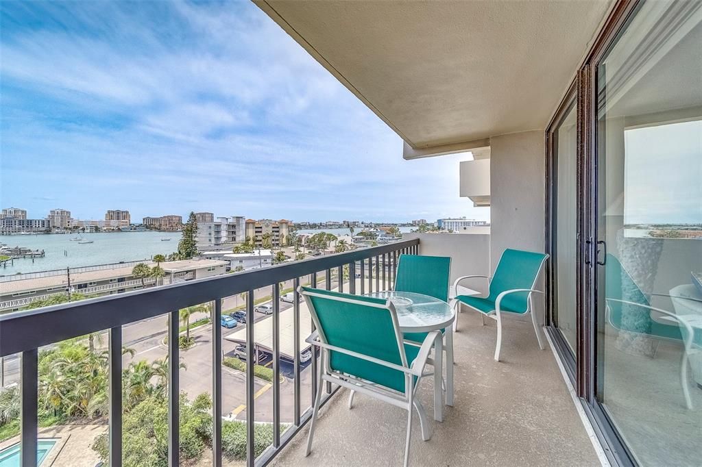 Под контрактом: $375,000 (2 спален, 2 ванн, 1240 Квадратных фут)