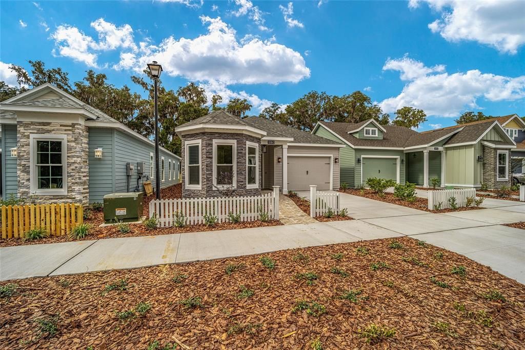 Active With Contract: $365,000 (3 beds, 2 baths, 1640 Square Feet)