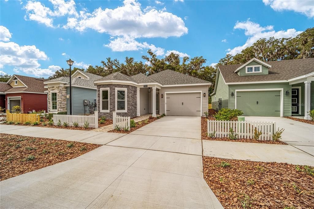 Active With Contract: $365,000 (3 beds, 2 baths, 1640 Square Feet)