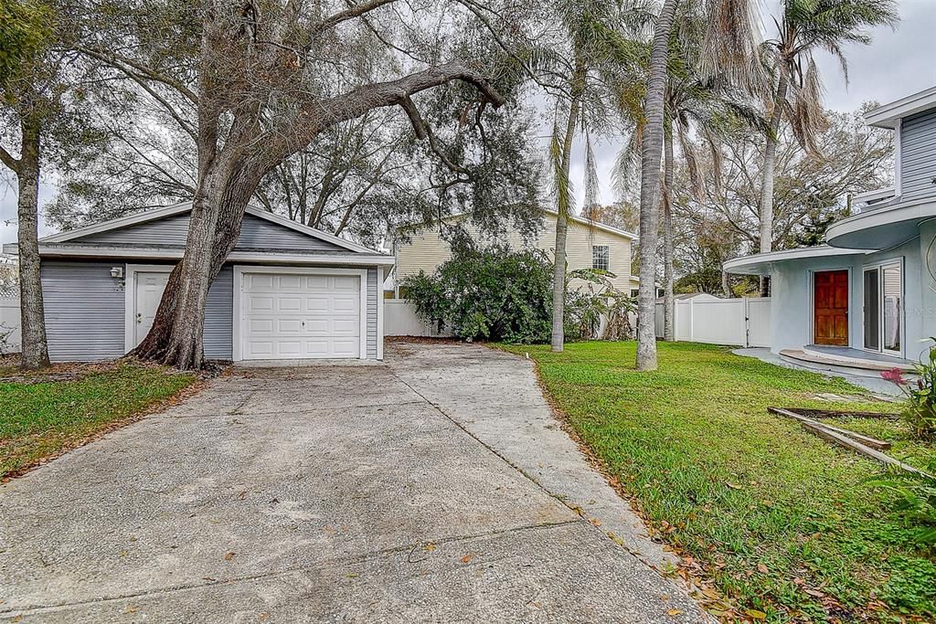 На продажу: $565,000 (2 спален, 2 ванн, 2039 Квадратных фут)