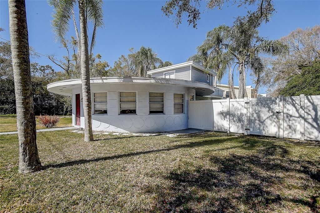 На продажу: $565,000 (2 спален, 2 ванн, 2039 Квадратных фут)