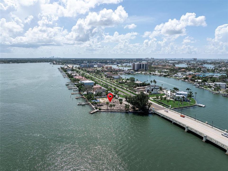 待售: $3,500,000 (0.70 acres)