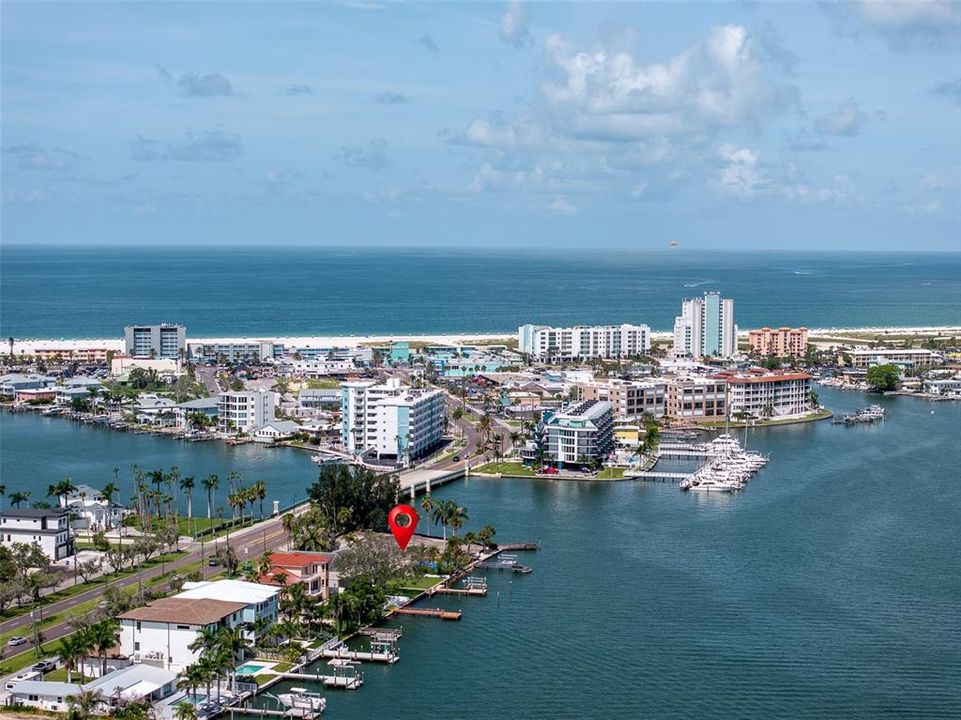 待售: $3,500,000 (0.70 acres)