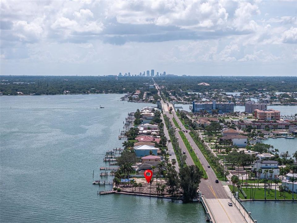 待售: $3,500,000 (0.70 acres)