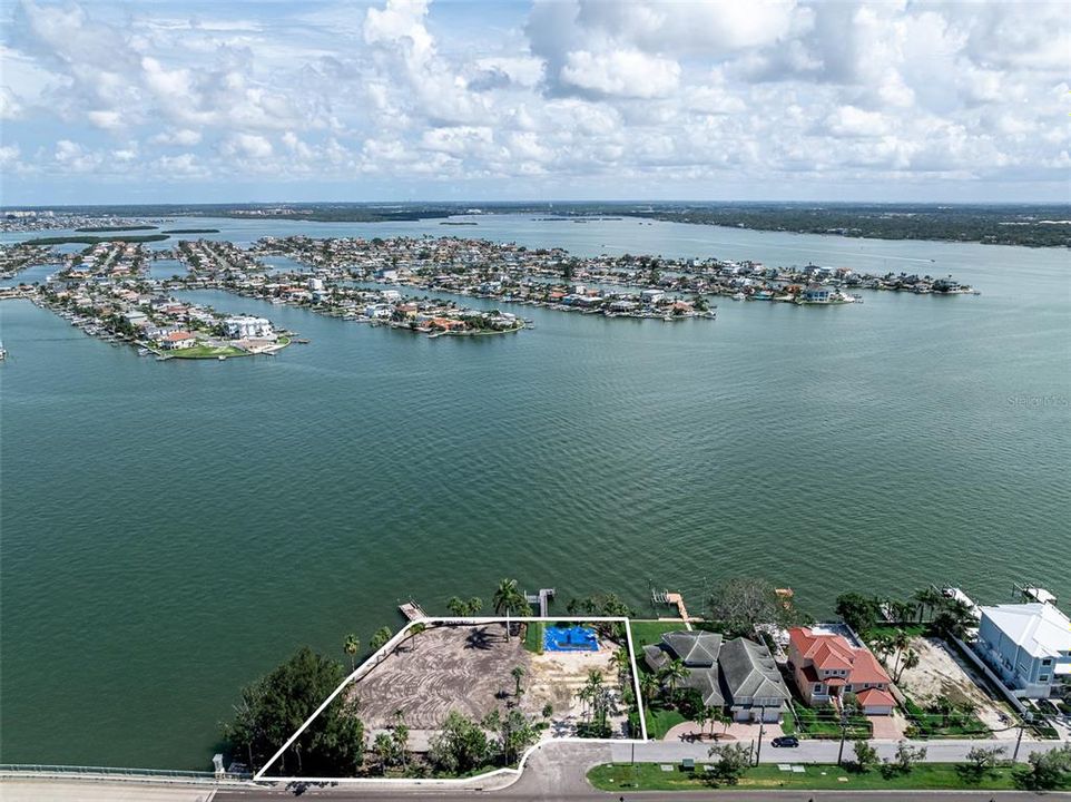 待售: $3,500,000 (0.70 acres)