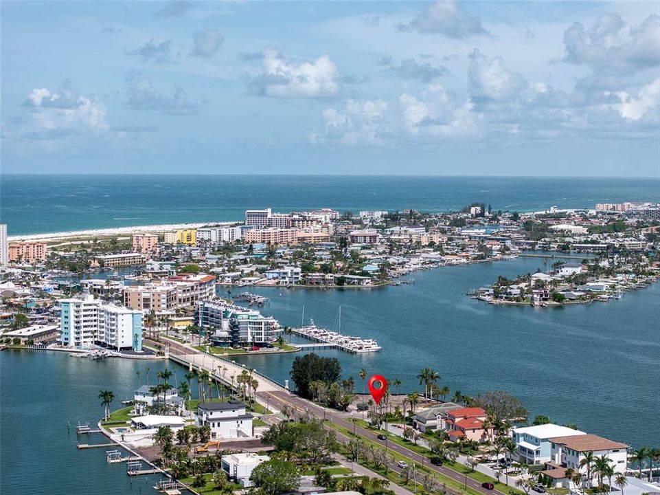 待售: $3,500,000 (0.70 acres)