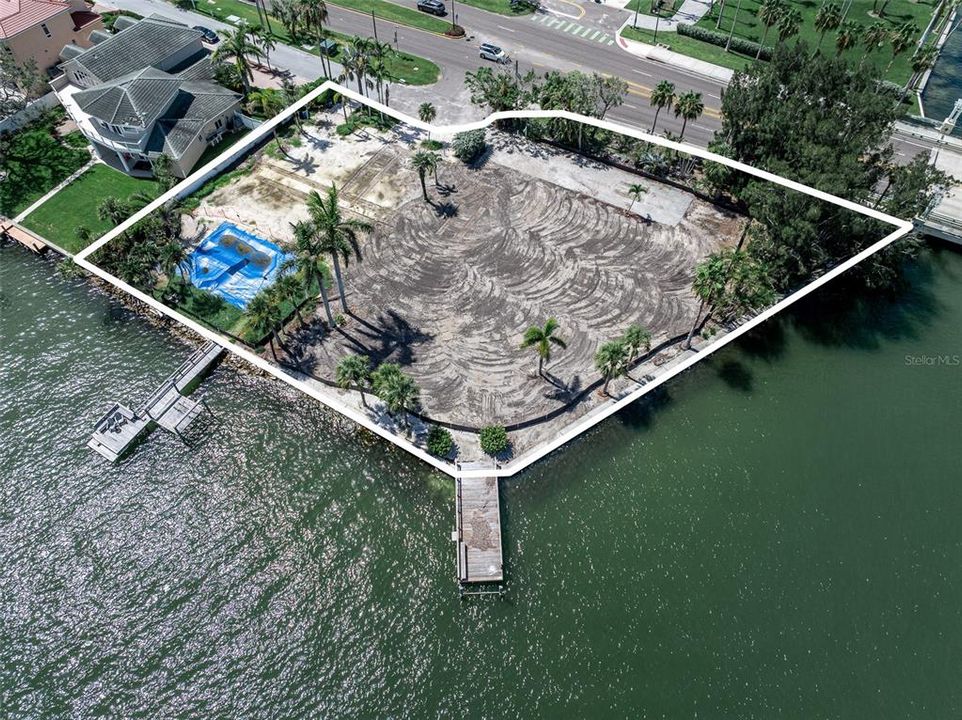 待售: $3,500,000 (0.70 acres)