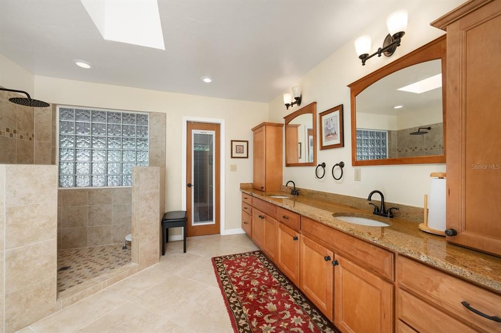 待售: $725,000 (3 贝兹, 3 浴室, 2840 平方英尺)