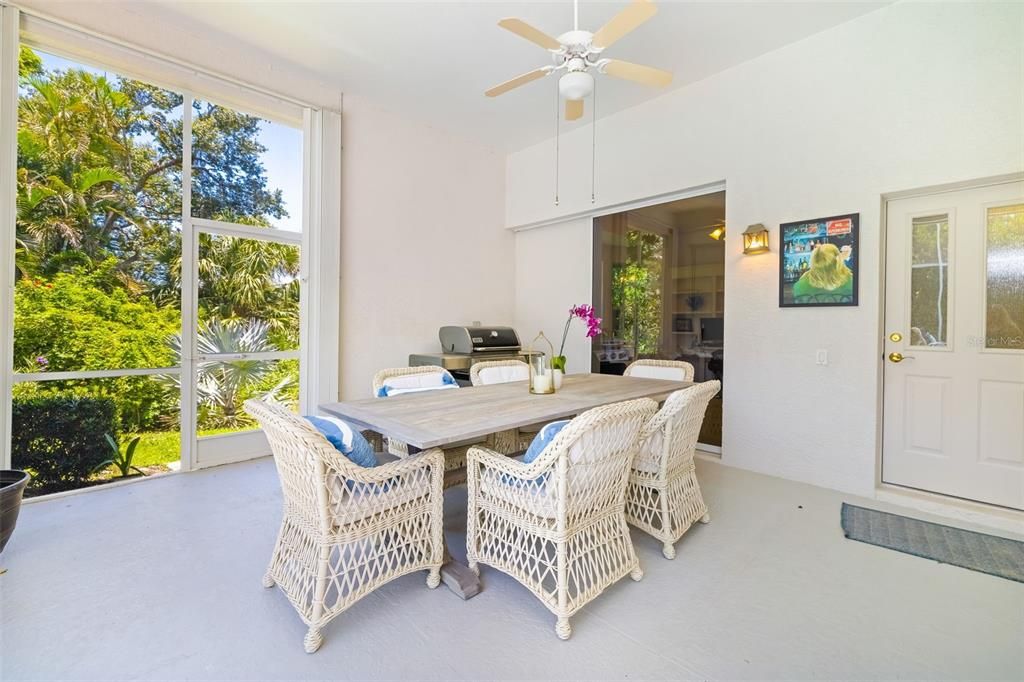 Activo con contrato: $1,074,900 (3 camas, 3 baños, 3174 Pies cuadrados)