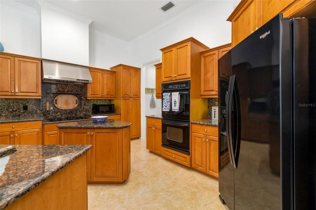 Activo con contrato: $1,074,900 (3 camas, 3 baños, 3174 Pies cuadrados)