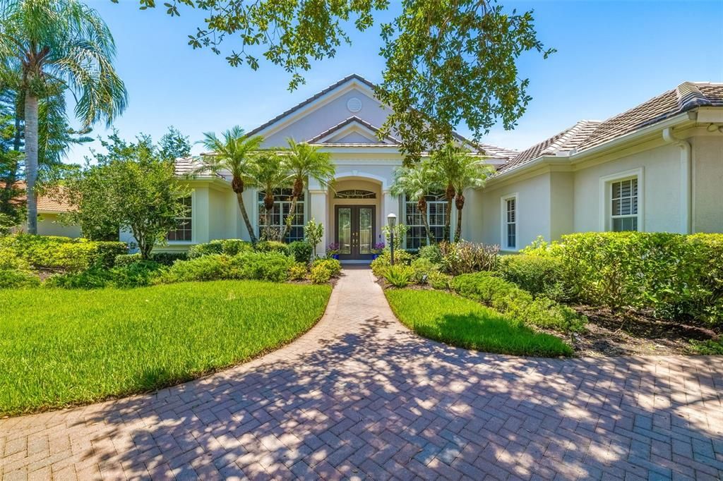 Activo con contrato: $1,074,900 (3 camas, 3 baños, 3174 Pies cuadrados)