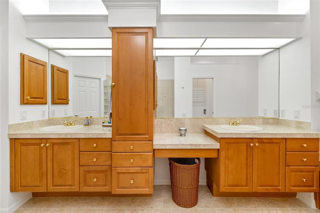 Activo con contrato: $1,074,900 (3 camas, 3 baños, 3174 Pies cuadrados)