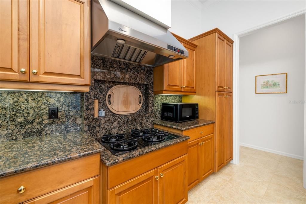 Activo con contrato: $1,074,900 (3 camas, 3 baños, 3174 Pies cuadrados)