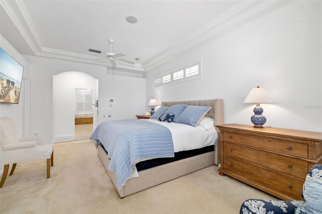 Activo con contrato: $1,074,900 (3 camas, 3 baños, 3174 Pies cuadrados)