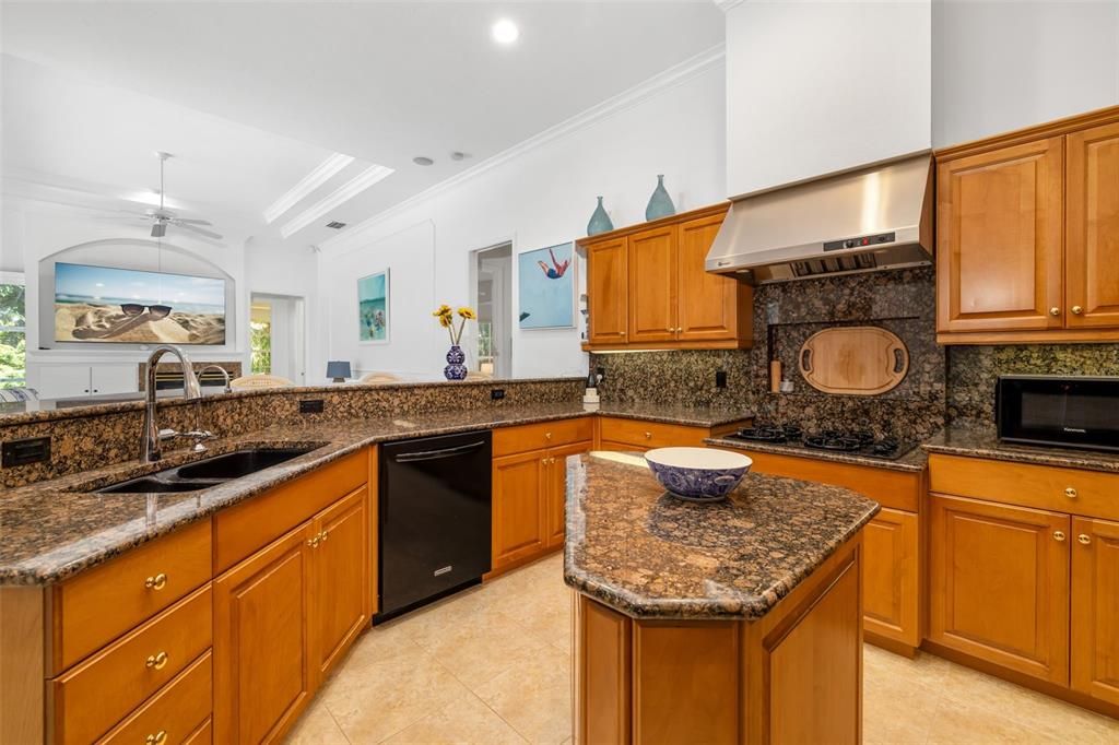 Activo con contrato: $1,074,900 (3 camas, 3 baños, 3174 Pies cuadrados)