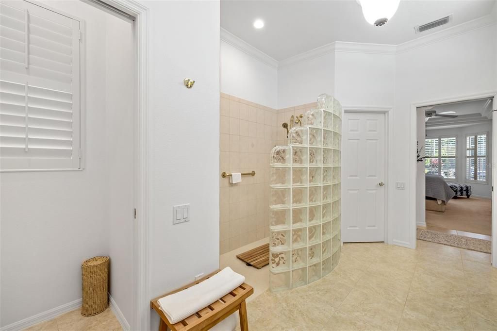 Activo con contrato: $1,074,900 (3 camas, 3 baños, 3174 Pies cuadrados)