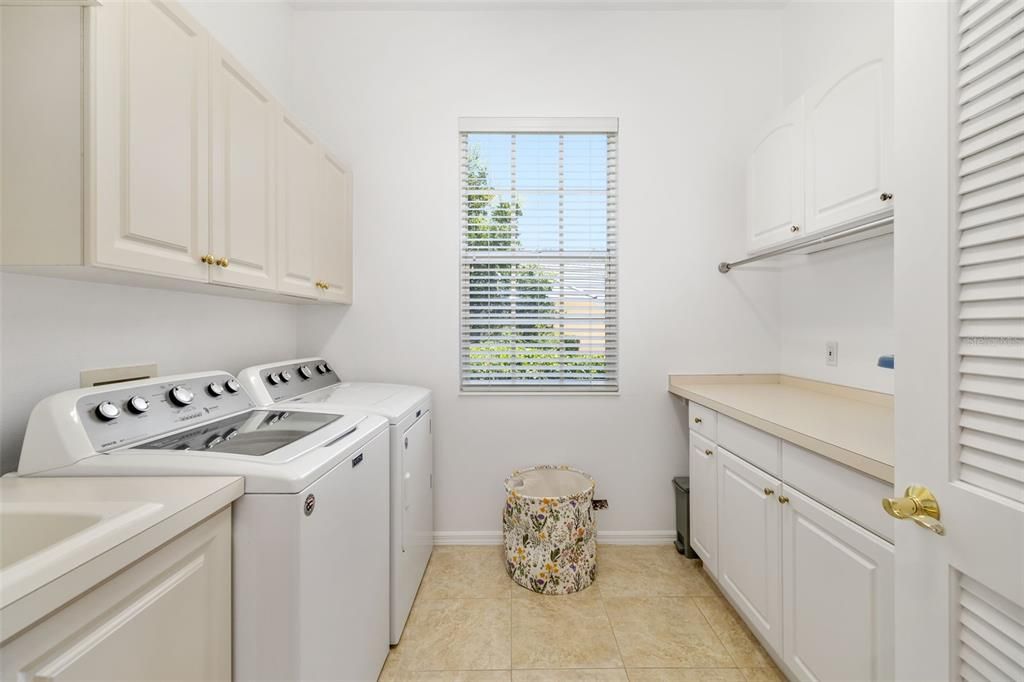 Activo con contrato: $1,074,900 (3 camas, 3 baños, 3174 Pies cuadrados)