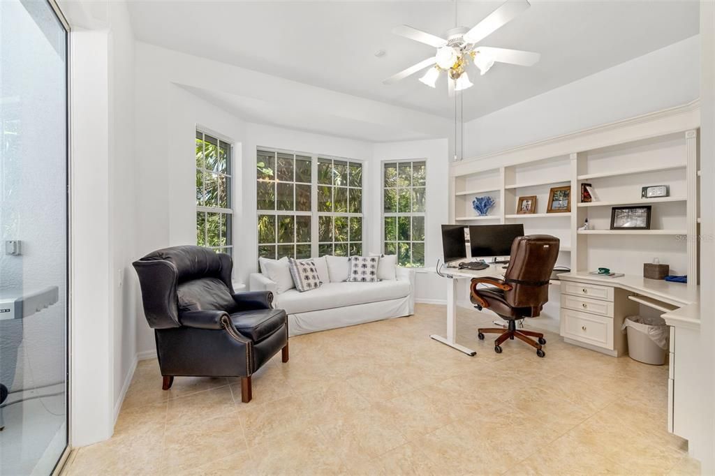 Activo con contrato: $1,074,900 (3 camas, 3 baños, 3174 Pies cuadrados)