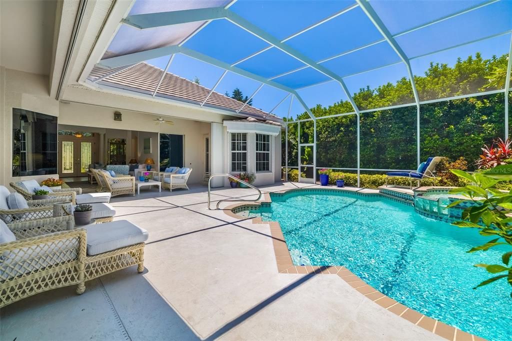 Activo con contrato: $1,074,900 (3 camas, 3 baños, 3174 Pies cuadrados)