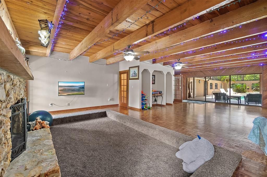 En Venta: $990,000 (6 camas, 4 baños, 6286 Pies cuadrados)